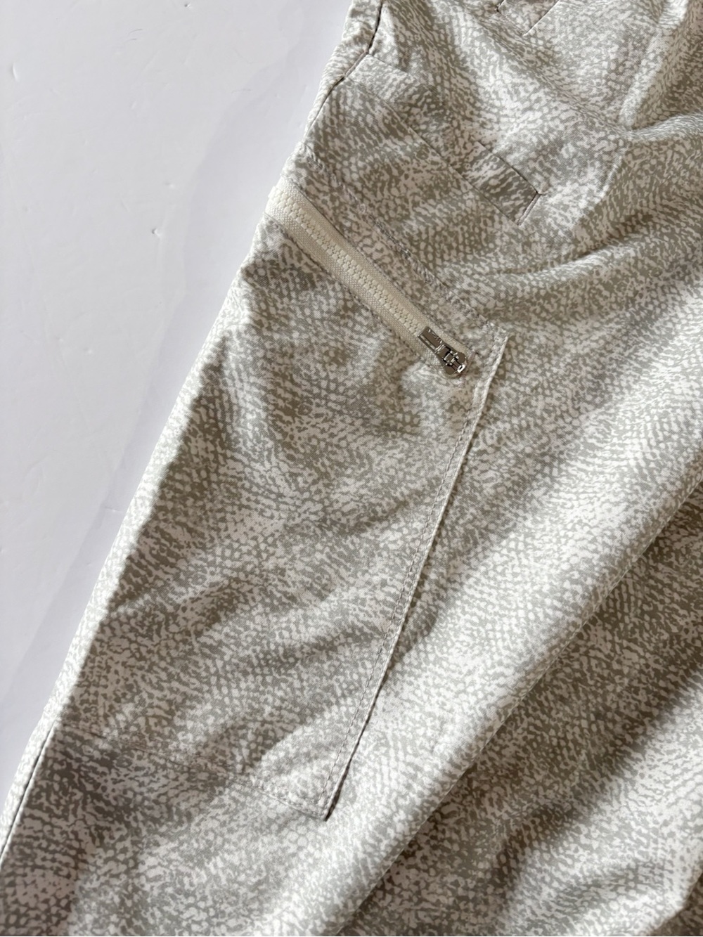Athleta Venture Printed Pant Women 16T Gray Jogger Featherweight Utility NWT - Picture 7 of 11